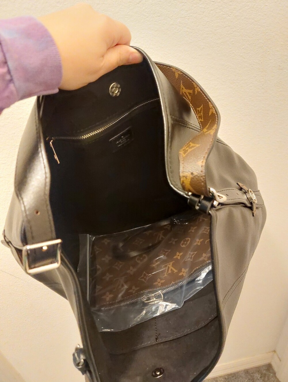 Soft Carryall Easy Hobo Bag - Picture 8 of 11